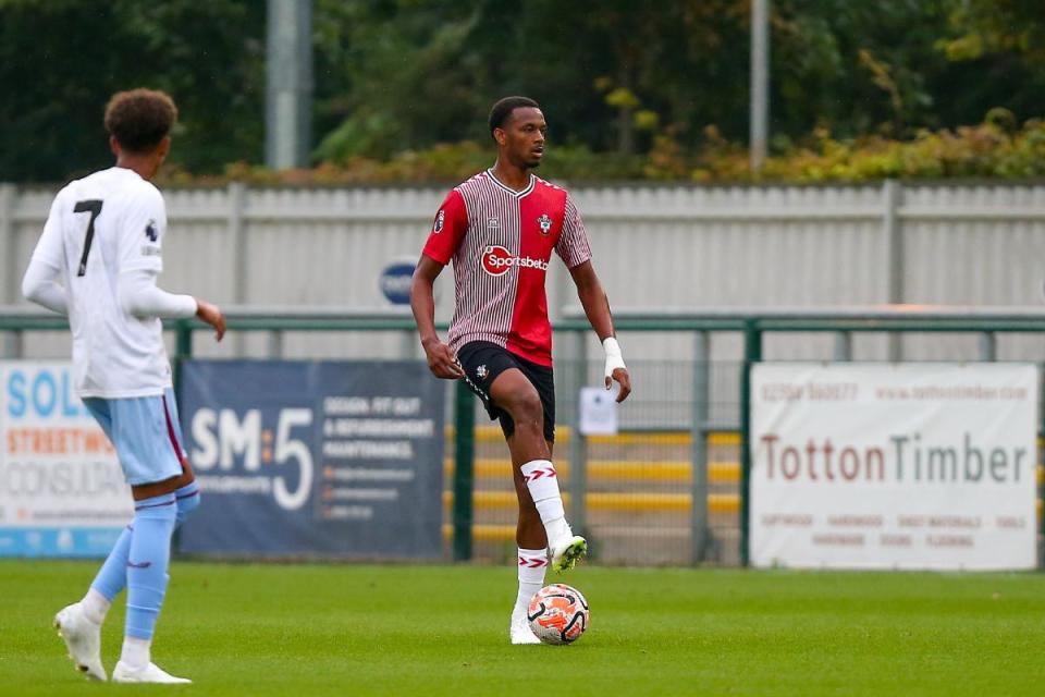 Saints defender Zach Awe signed for the club after departing Arsenal last summer <i>(Image: Chris Moorhouse / SFC)</i>