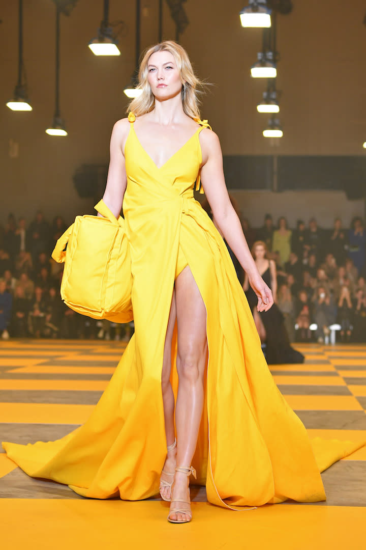 <p>Karlie Kloss walked the Off-White runway this season alongside model pals Gigi and Bella Hadid. <em>[Photo: Getty]</em> </p>
