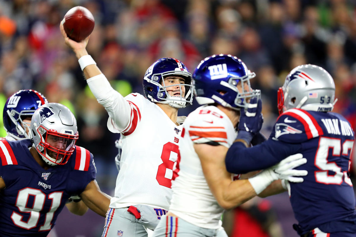 Daniel Jones Relentlessly Roasted After Giants QB Throws Two Interceptions  in Loss to Bucs