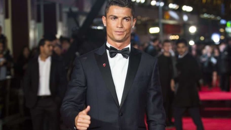 El martes tuvo lugar el estreno de la película-documental sobre la carrera de Cristiano Ronaldo. Dicen que estrenó su nuevo jet con este evento. Foto: 90min.