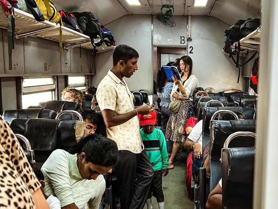 train in sri lanka