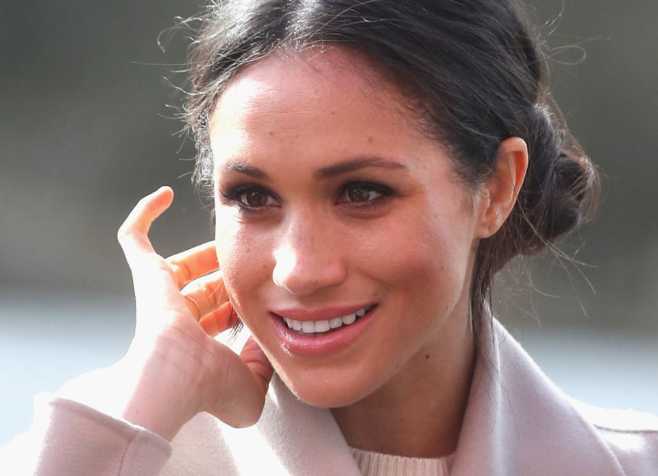 Meghan Markle porte un sweater recyclé lors d’une visite surprise en Irlande du Nord