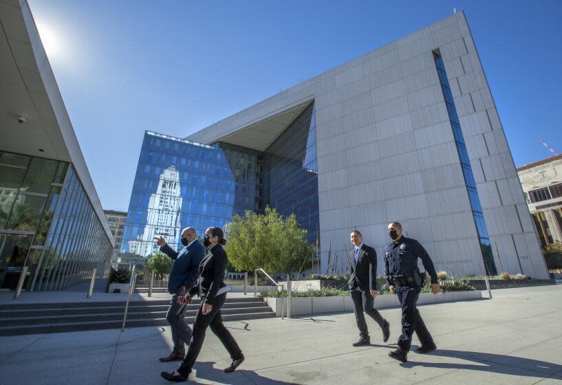 LOS ANGELES, CA - NOVEMBER 16, 2020: Overall, shows LAPD Headquarters on 1st St. in downtown Los Angeles. (Mel Melcon / Los Angeles Times)