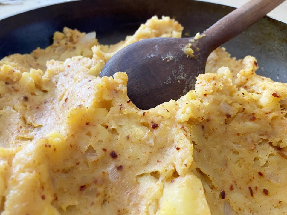 Mashed potatoes in the cooking pan