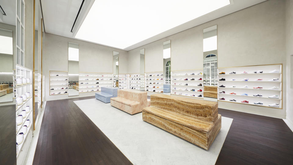 Un mur de baskets chez Kith Paris