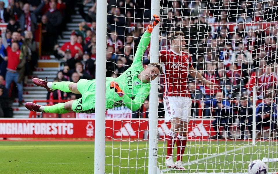 Chris Wood's looping header makes it 1-1