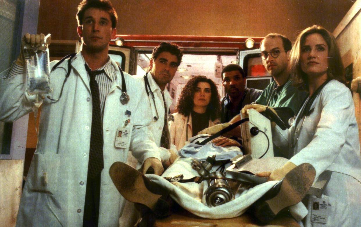 Noah Wyle, George Clooney, Juliana Margulies, Eric Lasalle, Anthony Edwards and Sherry Stringfield in TV series ER