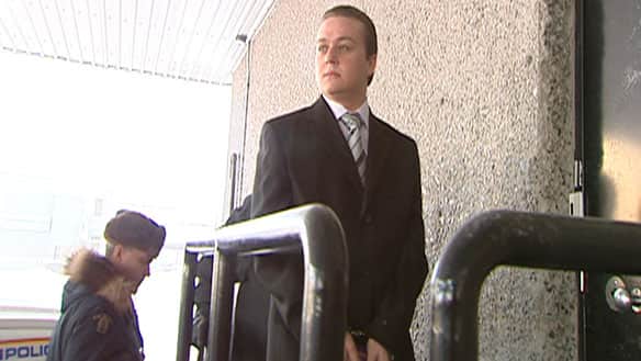 Emrah Bulatci enters the Yellowknife courthouse in 2021. Bulatci was convicted in 2009 of shooting and killing RCMP Const. Christopher Worden in Hay River, N.W.T., in the early morning hours of Oct. 6, 2007, and was sentenced to life in prison with no parole for at least 25 years.  (CBC - image credit)