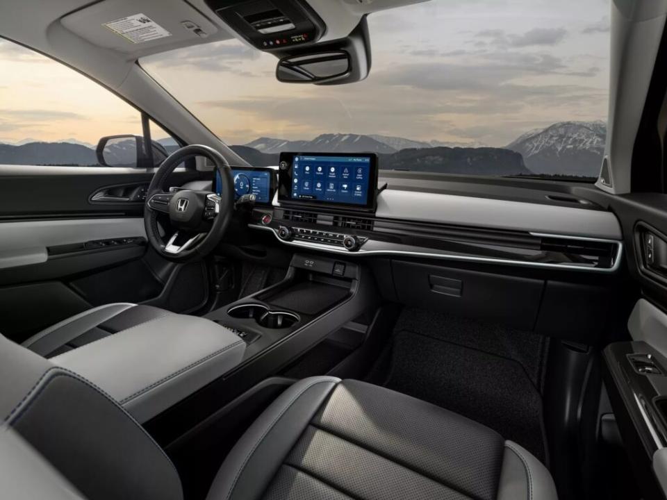 內裝鋪陳部分擁有中規中矩的表現，入門車款就配置11吋全數位儀表以及11.3吋的車載娛樂系統螢幕。(圖片來源：Honda)