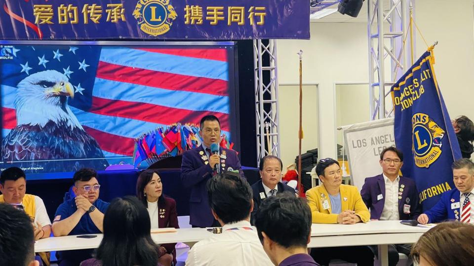 洛杉磯菁英獅子會（Los Angeles Elite Lions Club）會長顧得耀（左四）日前組織召開其就任後的第一次例會。（記者張宏／攝影）