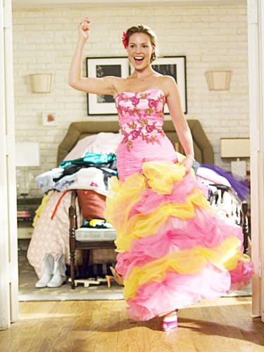 <div class="caption-credit"> Photo by: Everett Collection</div>Of the several silly bridesmaid gowns Katherine Heigl models in <i>27 Dresses</i>, this one's pastry-puff skirt ranks highest on our "eek!" scale.