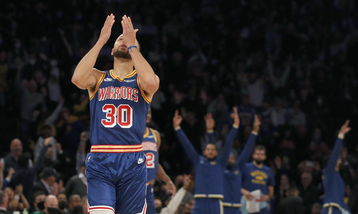 NEW YORK, NEW YORK - DECEMBER 14: (NEW YORK DAILIES OUT)   Stephen Curry #30 of the Golden State Warriors reacts after tying the NBA's all-time record of three point baskets during the first quarter against the New York Knicks at Madison Square Garden on December 14, 2021 in New York City. Curry tied Ray Allen with his 2,973rd three pointer. The Warriors defeated the Knicks 105-96. NOTE TO USER: User expressly acknowledges and agrees that, by downloading and or using this photograph, user is consenting to the terms and conditions of the Getty Images License Agreement. (Photo by Jim McIsaac/Getty Images)