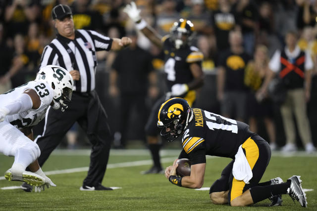 Ex-Michigan captain scores touchdown on first NFL catch 