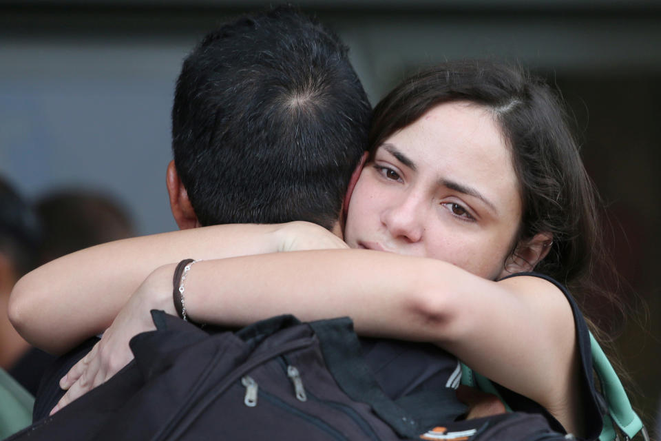 <p>Relatives of victims of the Boeing 737 plane that crashed after taking off from Havana’s main airport yesterday, react at a hotel in Havana, Cuba, May 19, 2018. (Photo: Alexandre Meneghini/Reuters) </p>