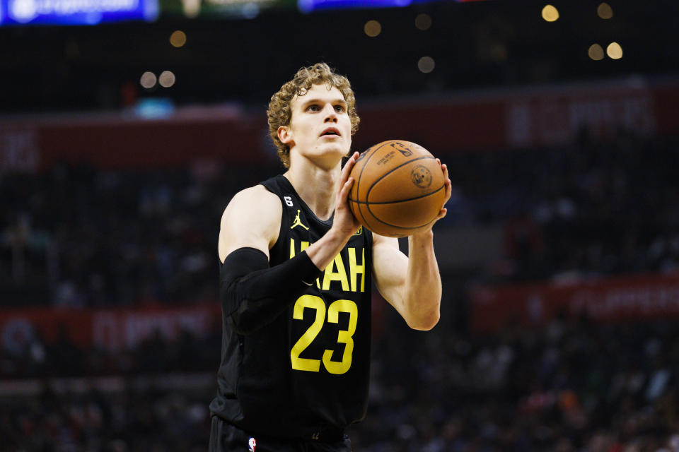 LOS ANGELES, CA - NOVEMBER 06: Utah Jazz forward Lauri Markkanen (23) shoots during a NBA game between the Utah Jazz and the Los Angeles Clippers on November 6, 2022 at Crypto.com Arena in Los Angeles, CA. (Photo by Ric Tapia/Icon Sportswire via Getty Images)