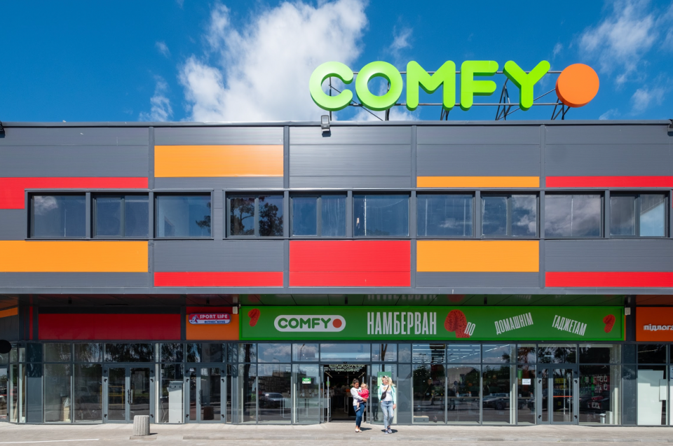 The opening of a new location of Comfy, a large retailer of household appliances and electronics, in Bucha, Kyiv Oblast following its liberation in March 2022. (Comfy)