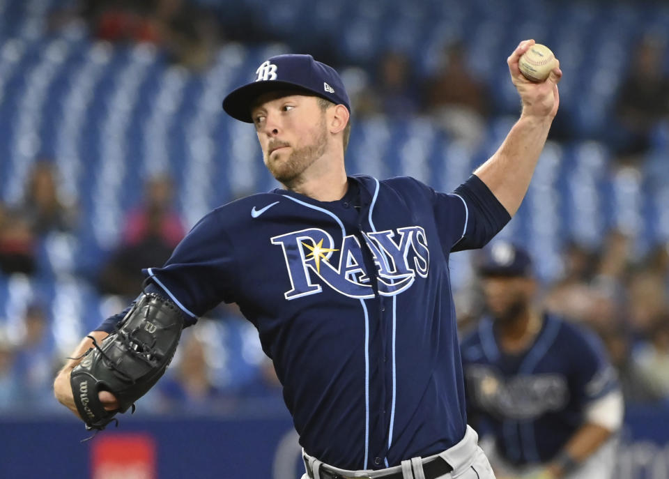 El abridor de los Rays de Tampa Bay Jeffrey Springs lanza en el primer episodio ante los Azulejos de Toronto el martes 13 de septiembre del 2022. (Jon Blacker/The Canadian Press via AP)