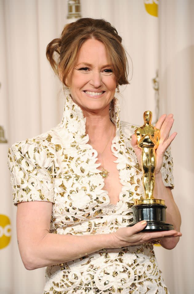 Melissa holding her award for Best Supporting Actress after winning for her role in The Fighter. (Photo: Getty Editorial)