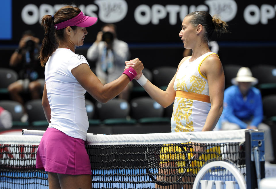 Li Na of China, left, shakes hands with Flavia Pennetta of Italy at the net, after Li won their quarterfinal at the Australian Open tennis championship in Melbourne, Australia, Tuesday, Jan. 21, 2014.(AP Photo/Andrew Brownbill)