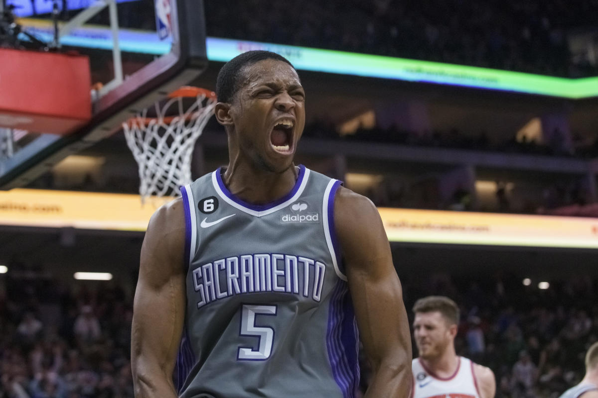 De'Aaron Fox Pulls Up From Midcourt For A Game Game Winner