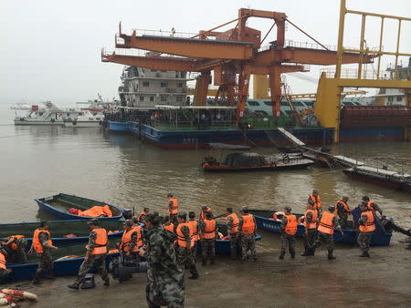 Rescue workers are seen near the site where a ship sank, in the Jianli section of the Yangtze River, Hubei province, China, June 2, 2015. REUTERS/Chen Zhuo/Yangzi River Daily