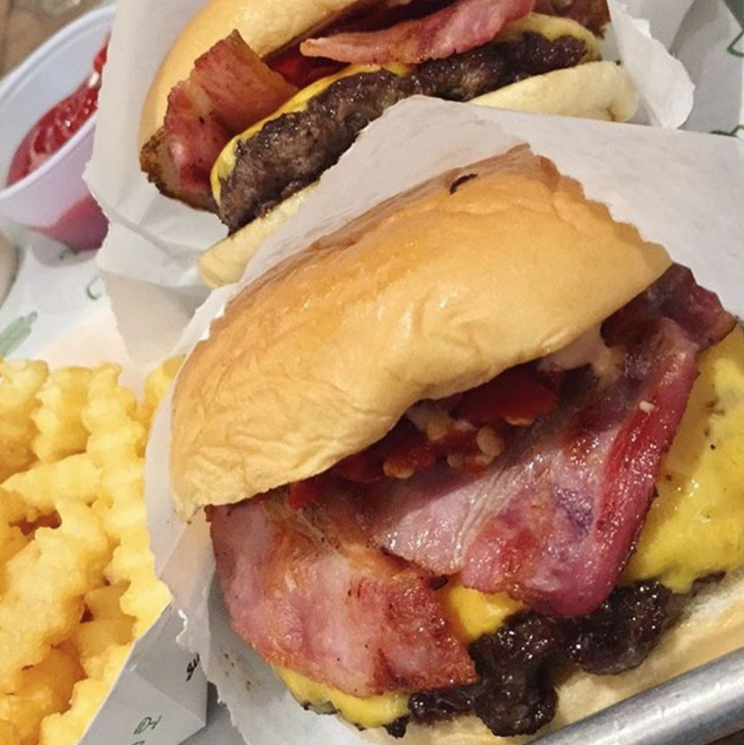 Courtney advises having a cheat meal every week. (Photo: Instagram/courtneydblack)