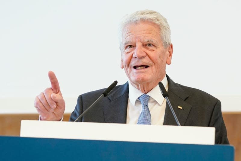 Former German President Joachim Gauck speaks during the conference "Acting together - keeping society together in transformation" at the University of Mannheim. Uwe Anspach/dpa