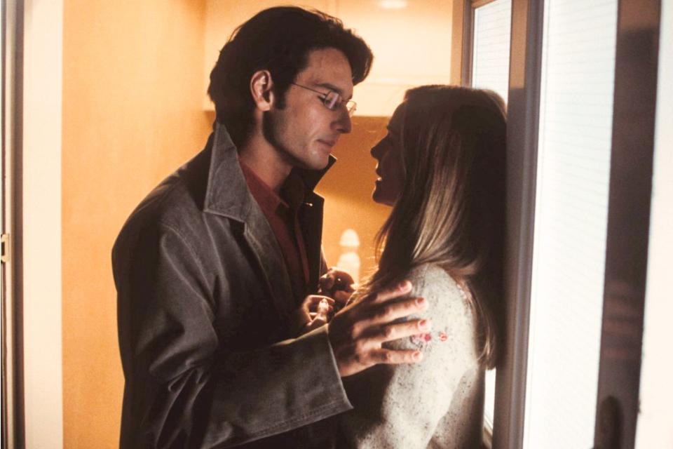 Rodrigo Santoro and Laura Linney in Love Actually