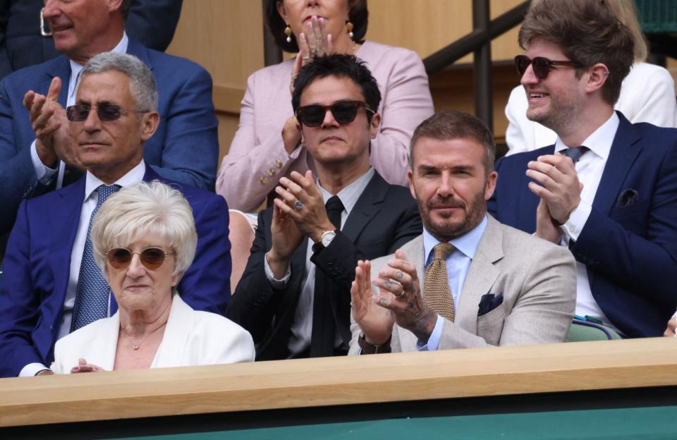 David Beckham et sa mère Sandra, complices dans les tribunes de Wimbledon