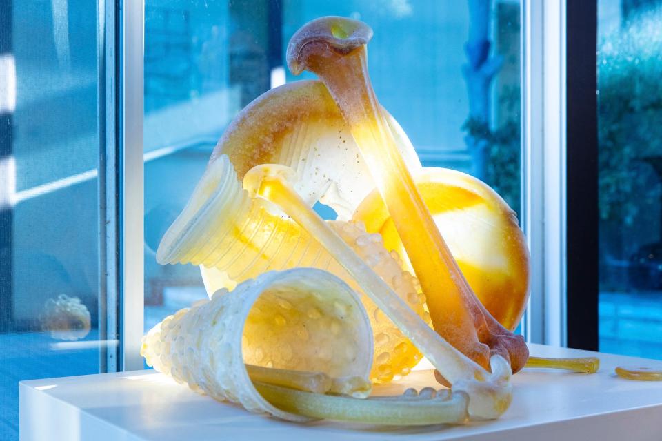 Oklahoma City Museum of Art announced in late 2021 a major gift of more than 100 important works from the “Golden Age” of studio glass from the Jerome V. and Judith G. Rose Family Glass Collection.