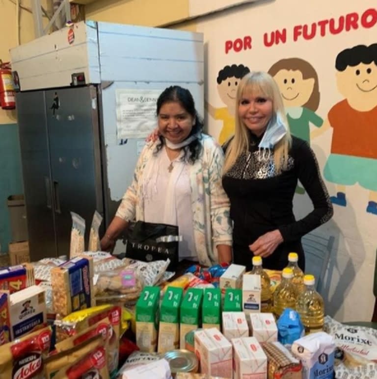 Adriana Aguirre realizó tareas comunitarias junto a Margarita Barrientos