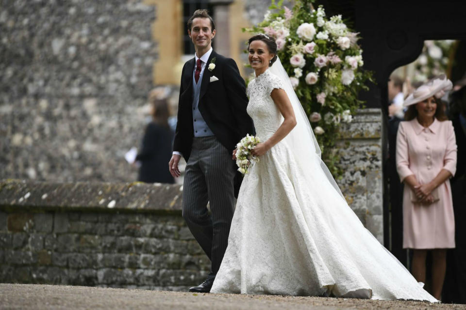 <p>La hermana de la duquesa de Cambridge se casó el año pasado con un vestido de Giles Deacon que costaba 52.000 dólares. (Foto: AP). </p>