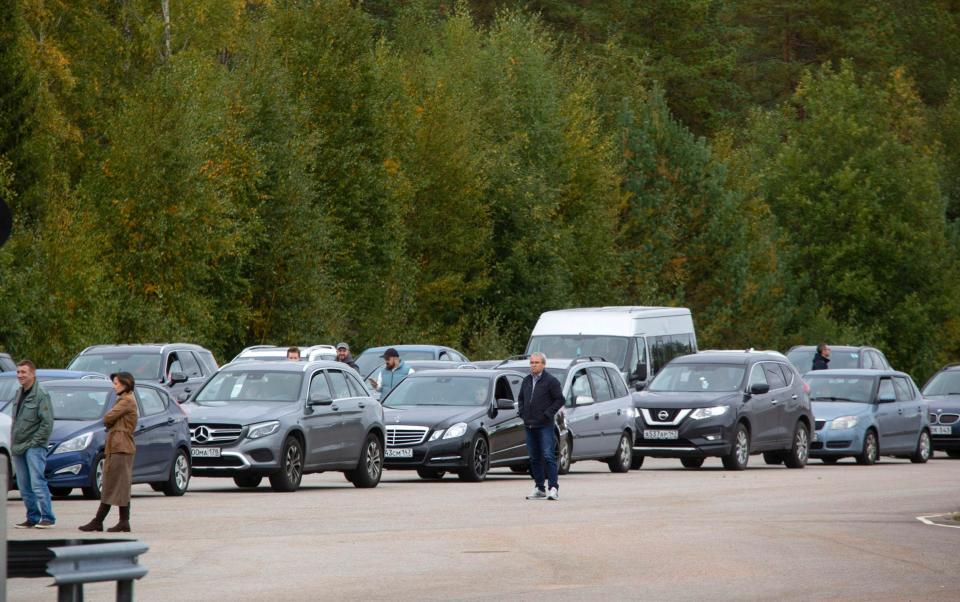 Cars queue to cross the border from Russia to Finland - Sasu Makinen/Lehtikuva via AP