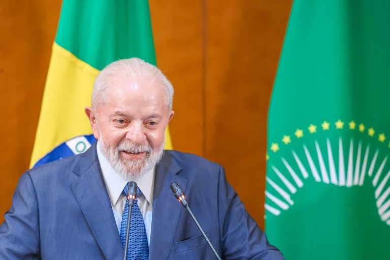 Photo fournie par la présidence brésilienne montrant le chef de l'Etat brésilien Luiz Inacio Lula da Silva pendant une conférence de presse à Addis Abeba, le 18 février 2024 (Ricardo STUCKERT)