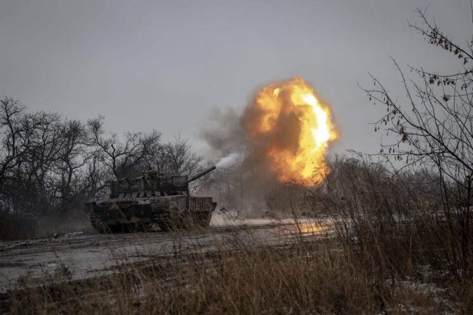 Ukrainian soldiers fire targets as Russia and Ukraine war continues in the direction of Avdiivka, Donetsk Oblast, on Dec. 01, 2023. (Ozge Elif Kizil/Anadolu via Getty Images)