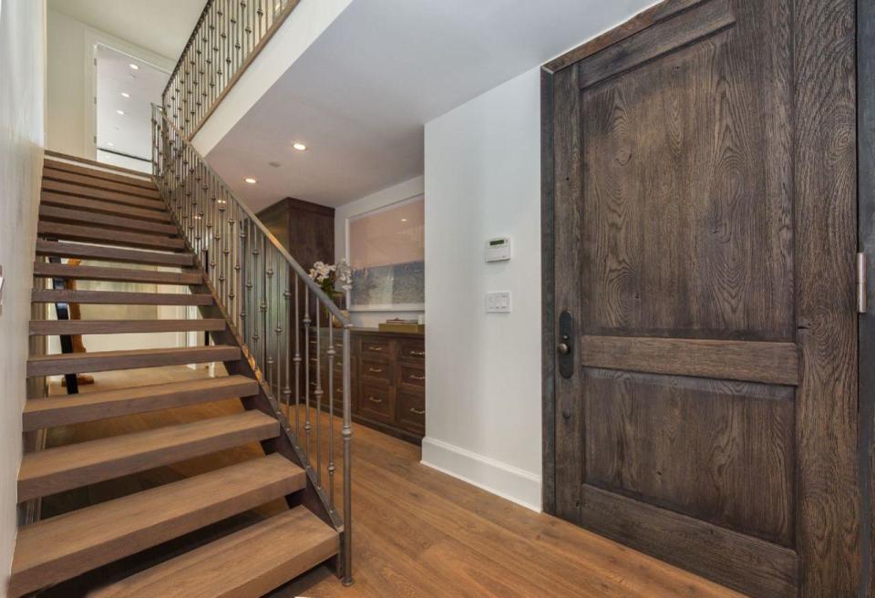<p>Door and stairs. (Photo: <a href="http://bit.ly/1UCMKf2" rel="nofollow noopener" target="_blank" data-ylk="slk:Sotheby’s International Realty via Catherine Marcus;elm:context_link;itc:0;sec:content-canvas" class="link ">Sotheby’s International Realty via Catherine Marcus</a>)</p>