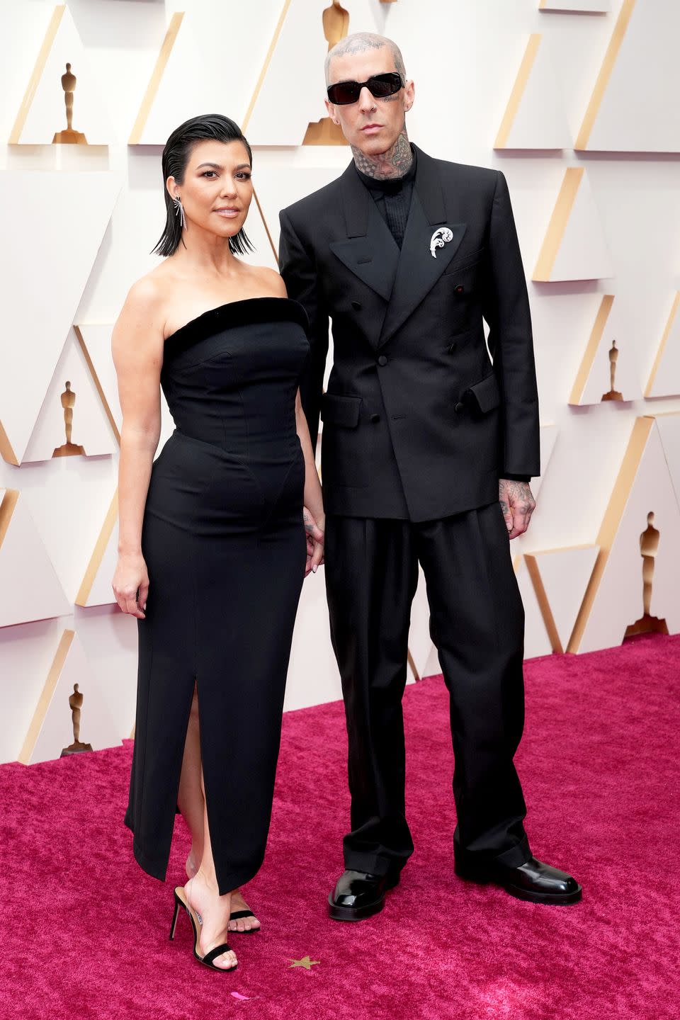 kourtney kardashian, travis barker, oscars 2022 red carpet