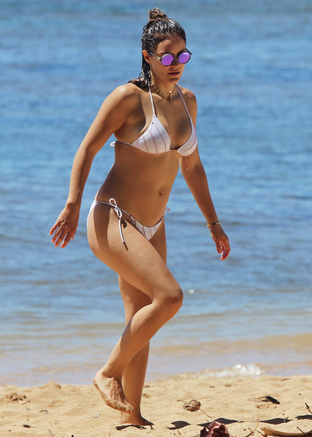 Paris Hilton Shows Off Tan Lines In Thong Bikini (PHOTOS)