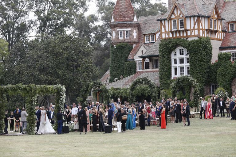 Tras haber pasado por el registro civil en Bahía Blanca, los novios festejaron este sábado junto a 200 invitados
