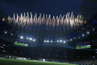 La ceremonia antes del partido entre Tottenham Hotspur y Crystal Palace como parte de la English Premier League, en el Estadio Tottenham Hotspur en Londres, el 2 de abril del 2019. (AP Photo/Kirsty Wigglesworth)