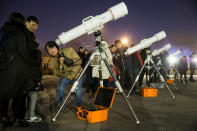 <p>Skywatchers gather at Beijing Planetarium to watch a “super blood blue moon” eclipse with telescopes, in Beijing, China, Jan. 31, 2018. (Photo: China Daily via Reuters) </p>