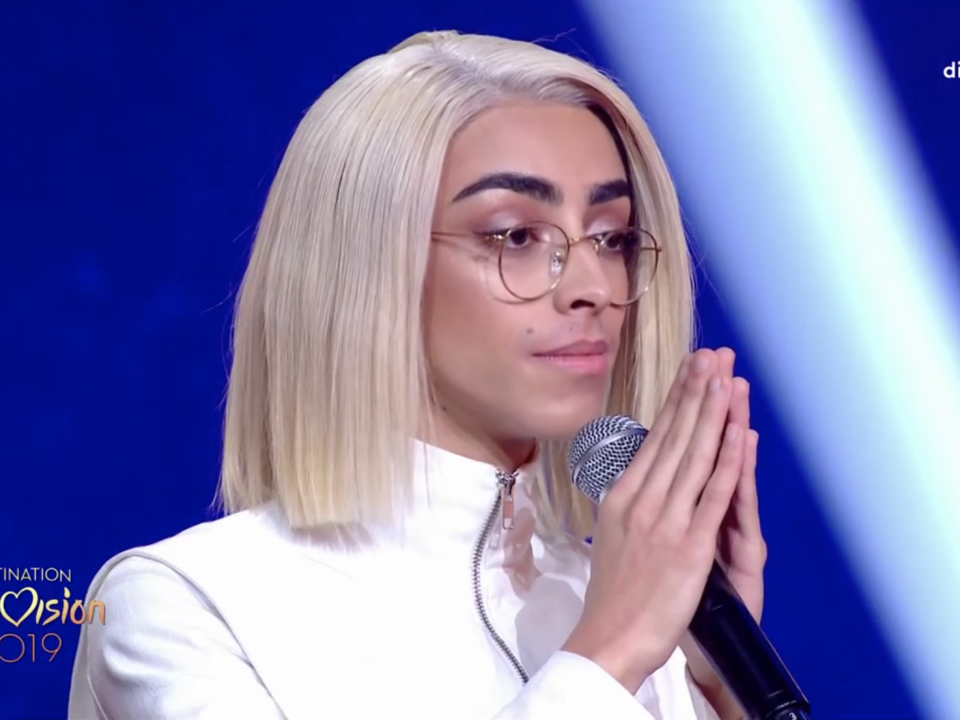 <p>Ce samedi 26 janvier, Bilal Hassani a été choisi pour représenter la France à l’Eurovision. Le jeune chanteur a participé au programme <em>“Destination Eurovision”</em>, sur France 2, un concours de 18 artistes qui consiste à élire la personne qui représentera la France à l’Eurovision. Le jeune homme peut compter sur un réel soutien et un véritable plébiscite. Mais qui est-il vraiment ? (crédit DR) </p>