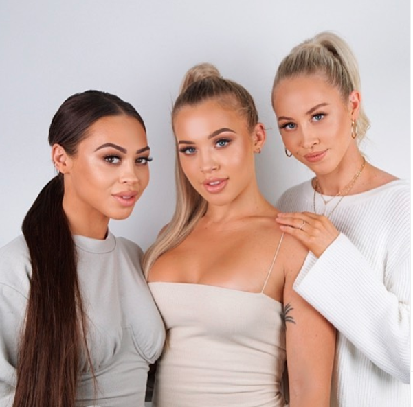 Emilee Hembrow, Tammy Hembrow and Amy Hembrow pose together