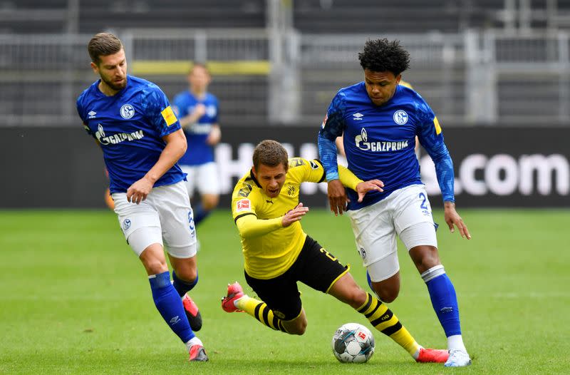 Bundesliga - Borussia Dortmund v Schalke 04