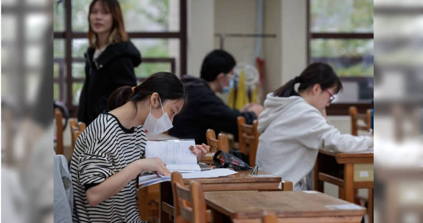 113學年度學科能力測驗於22日舉行第3天考試，上午登場的考科為數學B。（郭吉銓攝）