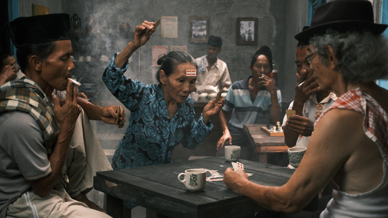  ‘Warung Kopi’ by Ariani Dikye – Winner, People category and Overall winner of the CEWE Photo Award 2023. 