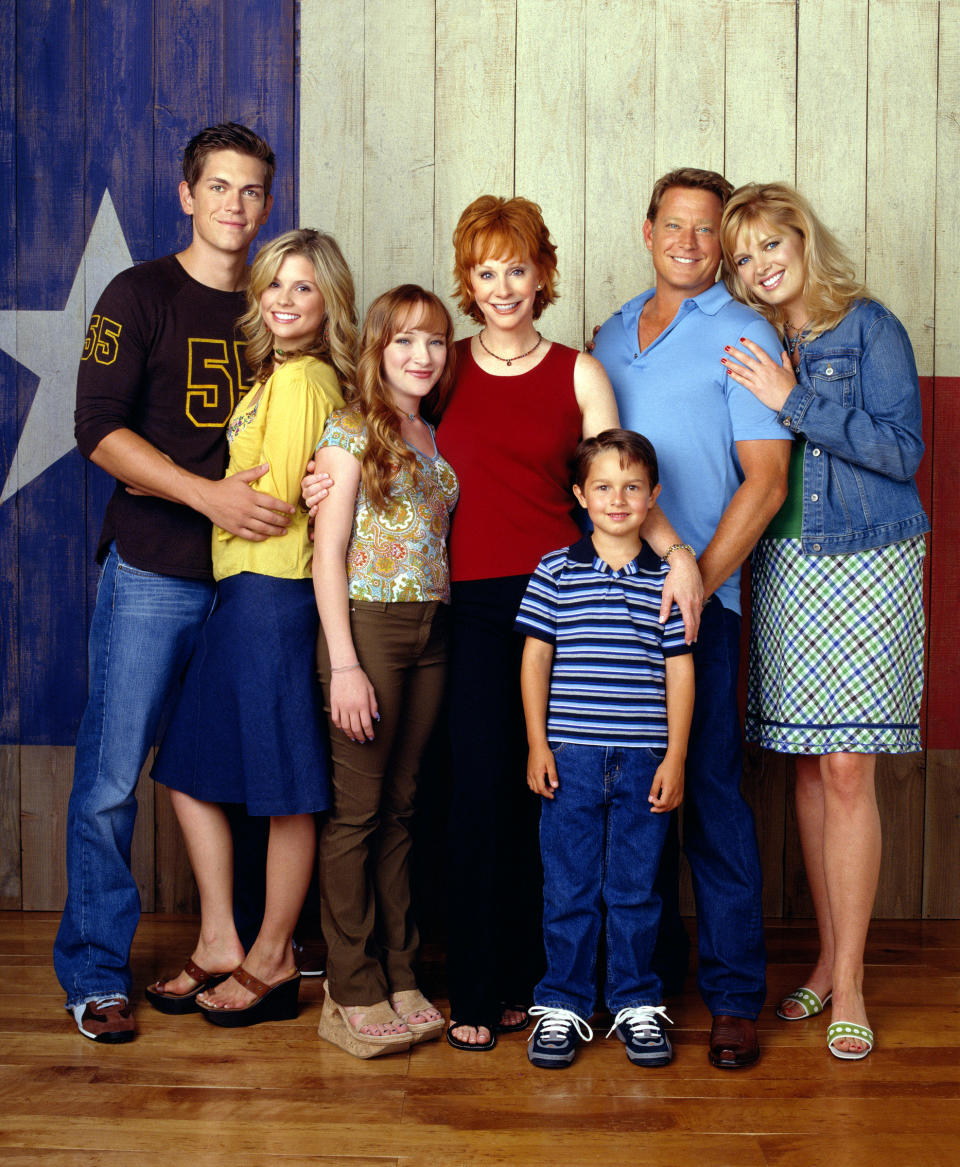 Steve Howey, Joanna Garcia, Scarlett Pomers, Reba McEntire, Mitch Holleman, Christopher Rich, Melissa Peterman - Credit: Everett