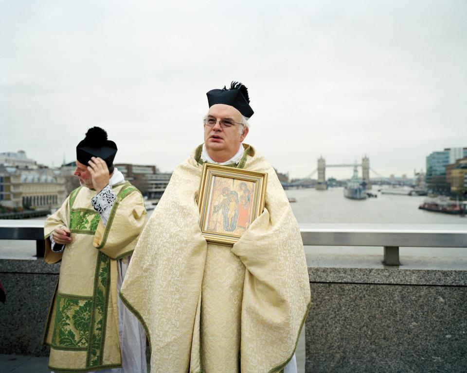 Blessing of the river 08/01/2012, 1.30pm London Bridge approx. 120 annual 51°30’29.1”N 0°05’15.3”W overcast© Chloe Dewe Mathews 2021, courtesy Loose Joints