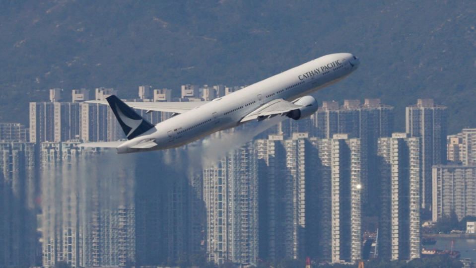 國泰航空與旅遊業合作推出機票買1送1遊香港行程。資料照片，路透社