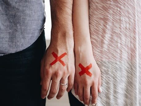 日前一名美妝師宣布自己因丈夫出軌離婚了。（示意圖／pixabay）